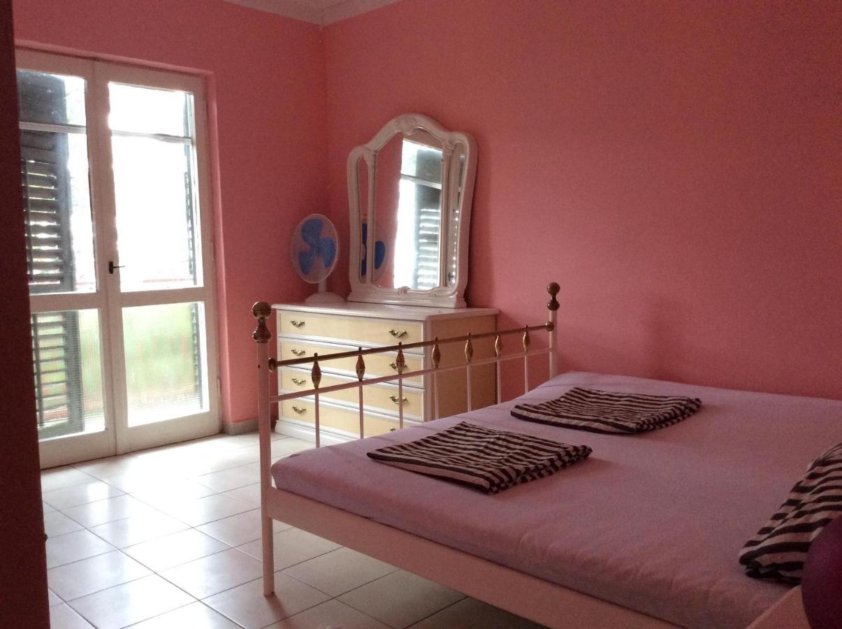 Yellow House Experience Aparthotel Pag Island Esterno foto