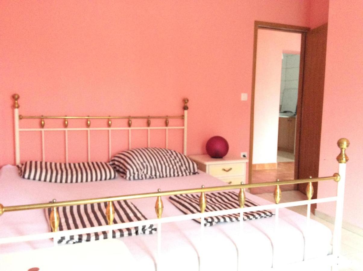 Yellow House Experience Aparthotel Pag Island Esterno foto