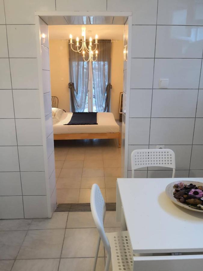 Yellow House Experience Aparthotel Pag Island Esterno foto
